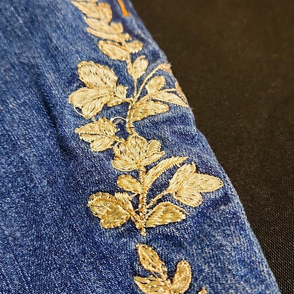 Denim 24/7 Embroidered jeans. 22W. NEVER WORN
